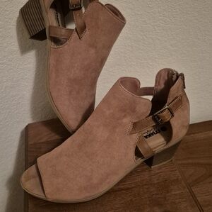 MAKALU California Tan Suede Peep Toe Ankle Booties Women's Sz 11